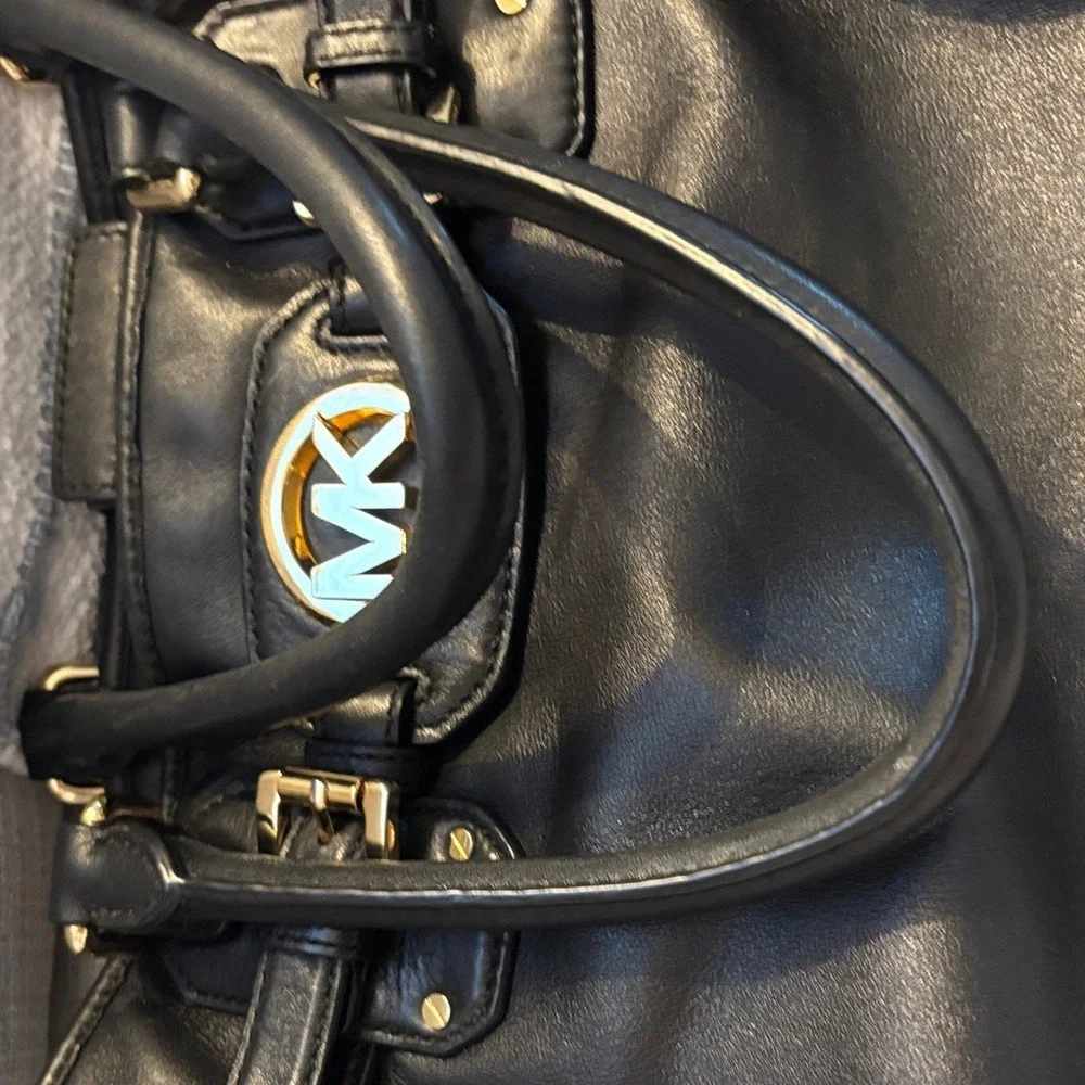 Michael Kors Hudson Black leather tote with Gold Accents-excellent condition! - Picture 11 of 12